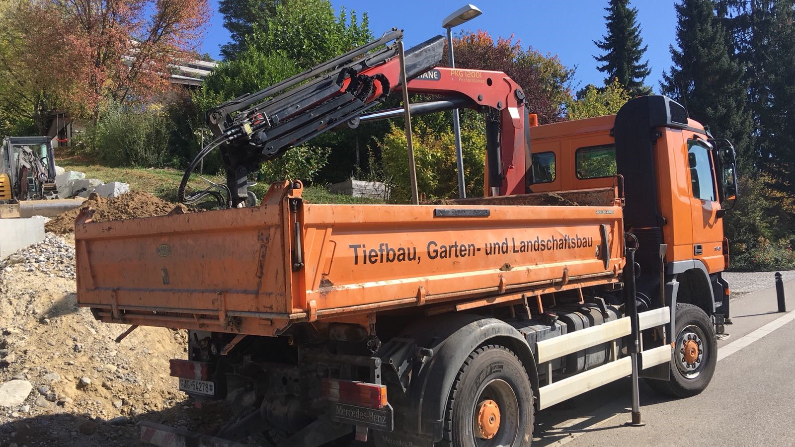 LKW mit Kran - Pamaro Bau AG